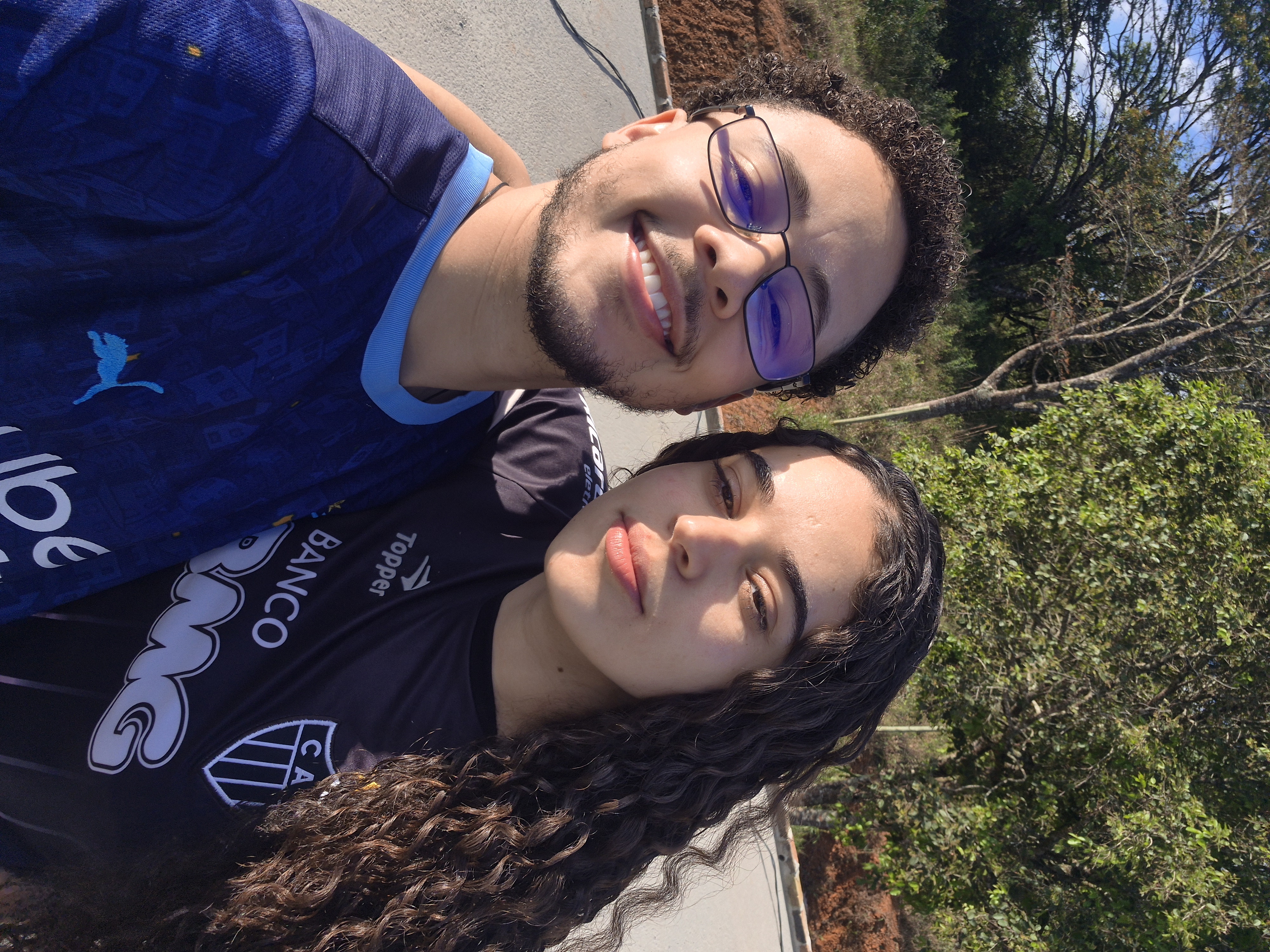Fotografia de um abraço entre nós dois